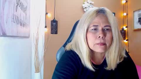 Snapshot of eva_love49 chatting on 11/27/25, 11:56 eva_love49 online show from 11/27/25, 11:56