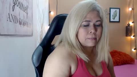 Snapshot of eva_love49 chatting on 12/02/25, 12:21 eva_love49 online show from 12/02/25, 12:21