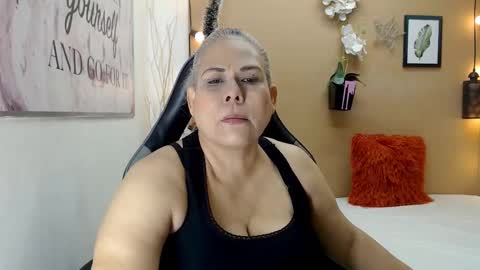 Snapshot of eva_love49 chatting on 12/05/25, 12:14 eva_love49 online show from 12/05/25, 12:14