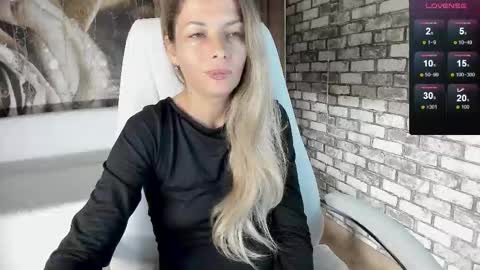 Snapshot of eva_melow chatting on 09/24/25, 04:21 Eva online show from 09/24/25, 04:21