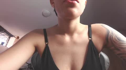 Eva cute online show from 06/01/26, 12:51