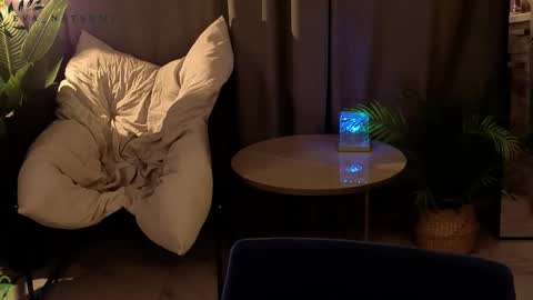 Eva online show from 11/19/25, 04:51