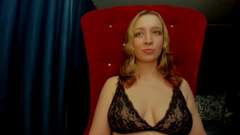 Snapshot of eva_rikchter chatting on 10/14/25, 09:04 Ice Goddess online show from 10/14/25, 09:04