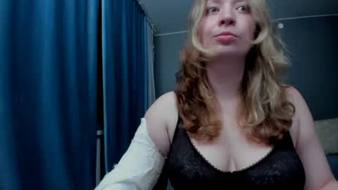 Ice Goddess online show from 07/12/26, 09:39