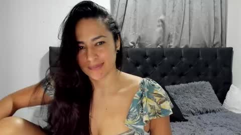 Snapshot of eva_rosie chatting on 02/19/25, 03:05 Eva Rose online show from 02/19/25, 03:05