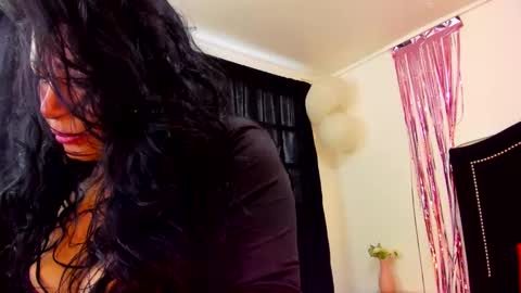 Snapshot of eva_royer69 chatting on 10/14/25, 01:12 Eva online show from 10/14/25, 01:12