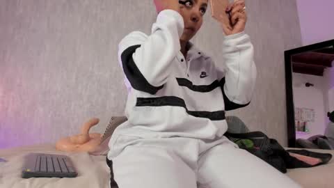 Eva online show from 11/06/25, 01:12