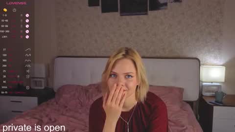 Snapshot of eva_zizixx chatting on 09/17/25, 03:14 Eva online show from 09/17/25, 03:14