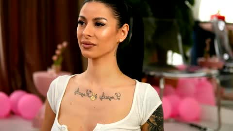 Eva  online show from 04/05/26, 09:06