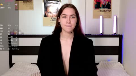 Snapshot of evaandluna chatting on 05/22/26, 01:46 Eva online show from 05/22/26, 01:46