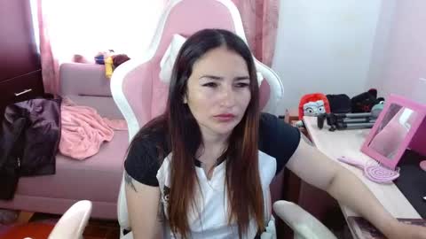 Snapshot of evagrays chatting on 09/15/25, 08:09 Eva online show from 09/15/25, 08:09