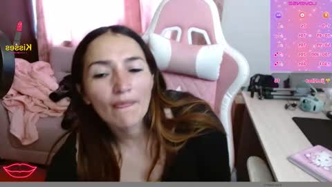 Snapshot of evagrays chatting on 09/19/25, 10:10 Eva online show from 09/19/25, 10:10