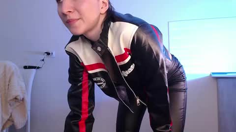 Eva online show from 03/17/26, 04:39