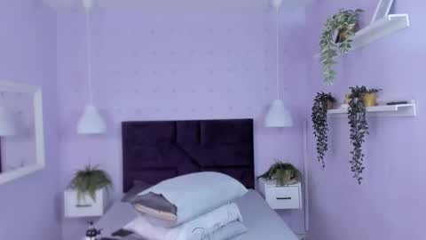 evahalston online show from 10/20/25, 01:39