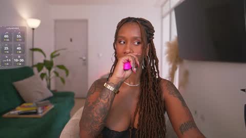 Snapshot of evajacksss_ chatting on 02/02/25, 04:11 evajacksss_ online show from 02/02/25, 04:11