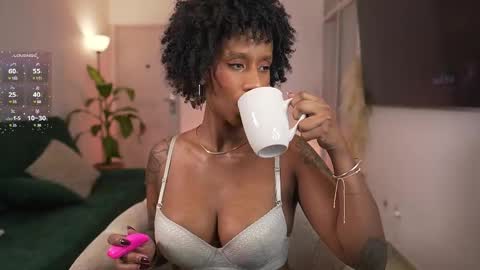 Snapshot of evajacksss_ chatting on 03/11/25, 09:37 evajacksss_ online show from 03/11/25, 09:37