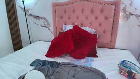 Snapshot of evamilff_ chatting on 05/08/26, 01:27 Eva online show from 05/08/26, 01:27