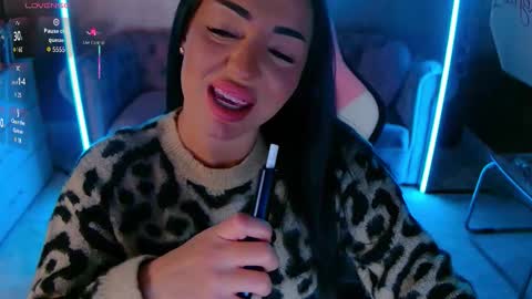 Snapshot of evanew_ chatting on 10/26/25, 05:41 Eva online show from 10/26/25, 05:41