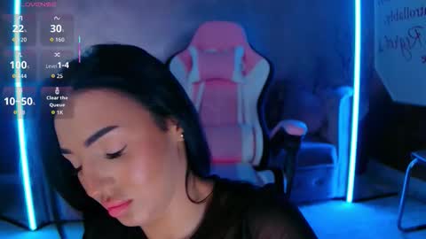 Snapshot of evanew_ chatting on 11/05/25, 05:57 Eva online show from 11/05/25, 05:57