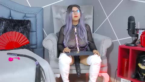 Snapshot of evangeline_17 chatting on 02/18/25, 02:16 Miss Evangeline    online show from 02/18/25, 02:16