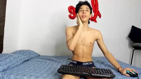 Snapshot of evans_collins24 chatting on 11/27/25, 11:40 Evans collins24 online show from 11/27/25, 11:40