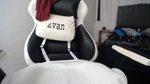 Snapshot of evans_king chatting on 02/03/25, 03:38 Evan online show from 02/03/25, 03:38