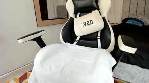 Snapshot of evans_king chatting on 03/12/25, 07:17 Evan online show from 03/12/25, 07:17