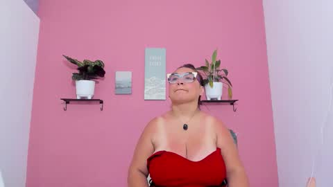 evapalmer_1 online show from 09/30/25, 08:52