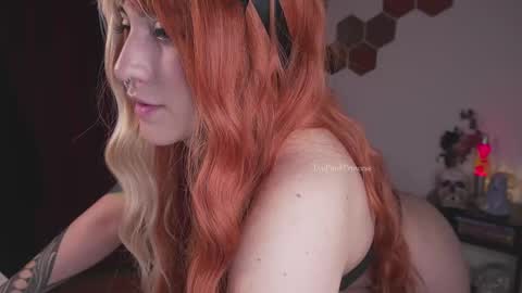 Eva online show from 10/27/25, 11:36