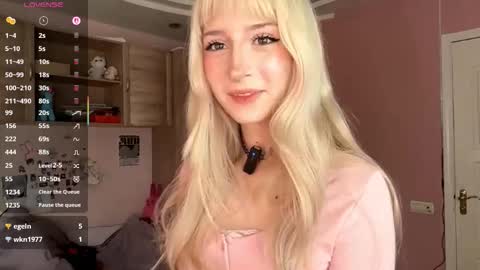 Eva online show from 11/26/25, 07:42