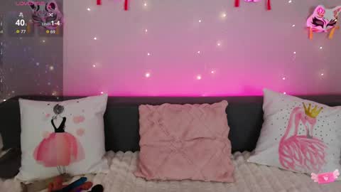 Snapshot of evarey_ chatting on 05/14/26, 04:52 Adelina online show from 05/14/26, 04:52