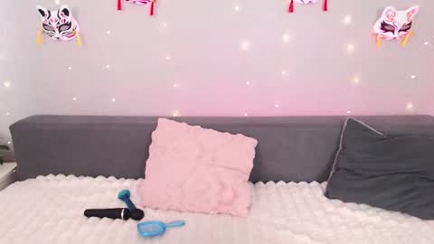 Snapshot of evarey_ chatting on 07/31/26, 04:34 Adelina online show from 07/31/26, 04:34