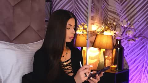 EvaRhea online show from 12/02/25, 03:45