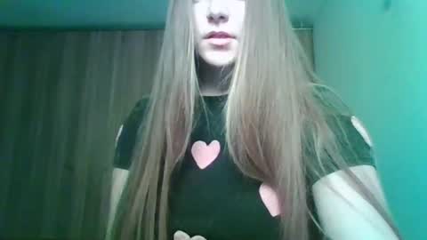 evasapples2026 online show from 02/18/26, 12:06