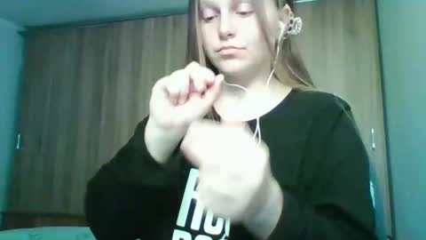 evasapples2026 online show from 04/01/26, 08:50