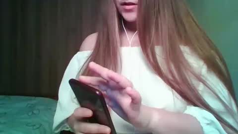 evasapples2026 online show from 04/07/26, 07:47