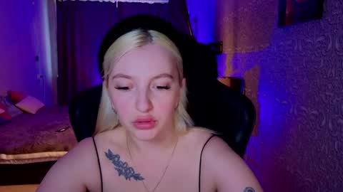 Snapshot of evavibe chatting on 05/25/26, 10:32 evavibe online show from 05/25/26, 10:32