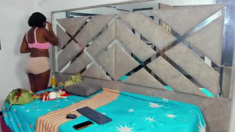 Eva And Emmanuel online show from 11/02/25, 01:02