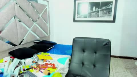 Eva And Emmanuel online show from 03/23/26, 01:04