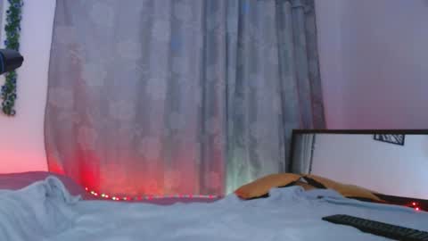 Eve Blue  friends. IG eve blue77 TW EveBlue 1 OF eveblue7 online show from 12/31/24, 06:16