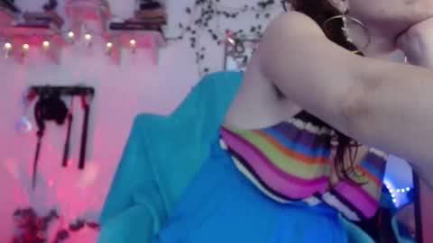 Eve Blue  friends. IG eve blue77 TW EveBlue 1 OF eveblue7 online show from 09/17/25, 02:02