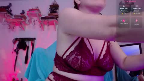 Eve Blue  friends. IG eve blue77 TW EveBlue 1 OF eveblue7 online show from 11/24/25, 03:28