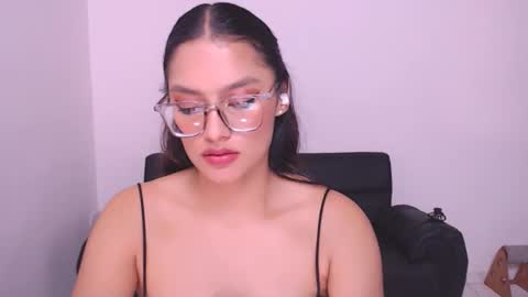 Snapshot of eve_rox18 chatting on 12/02/24, 08:30 Eve Rox18 online show from 12/02/24, 08:30