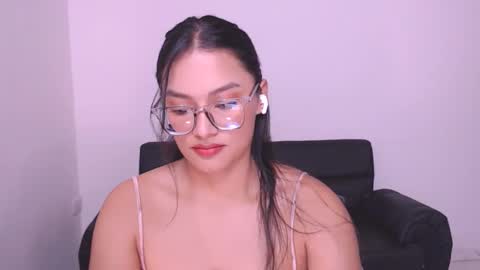 Snapshot of eve_rox18 chatting on 02/02/25, 10:02 Eve Rox18 online show from 02/02/25, 10:02