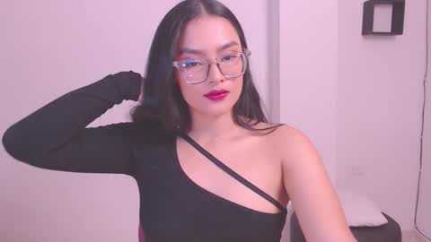 Snapshot of eve_rox18 chatting on 11/08/25, 12:00 Eve Rox18 online show from 11/08/25, 12:00