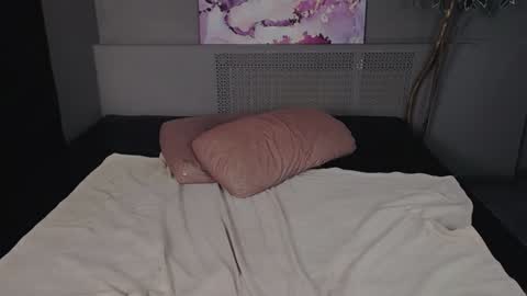 EveLibston online show from 12/17/24, 03:39