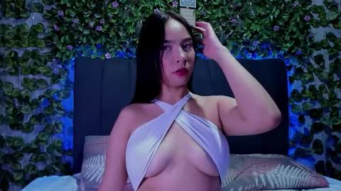 E V E L I N online show from 09/17/25, 08:10