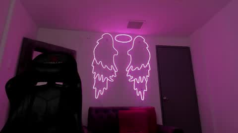 evelin__thompsson online show from 04/18/26, 04:05