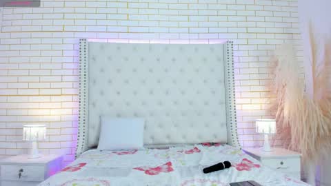 Snapshot of evelin_diaz_ chatting on 09/21/25, 12:51 Evelin online show from 09/21/25, 12:51