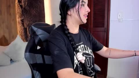 E V E L I N online show from 09/12/25, 02:22